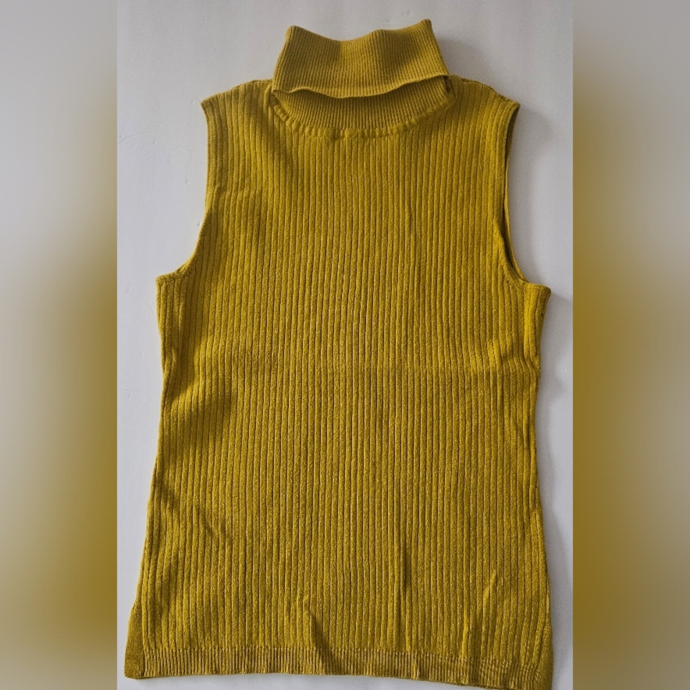 Vince Camuto Yellowish/Limegreen No Sleeve Turtle Neck